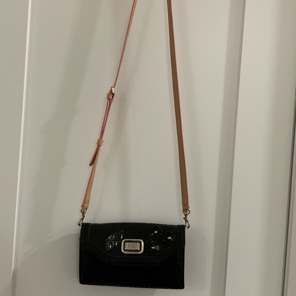 PRETTY GUESS RARE PURSE ❣️ - Picture 4 of 5